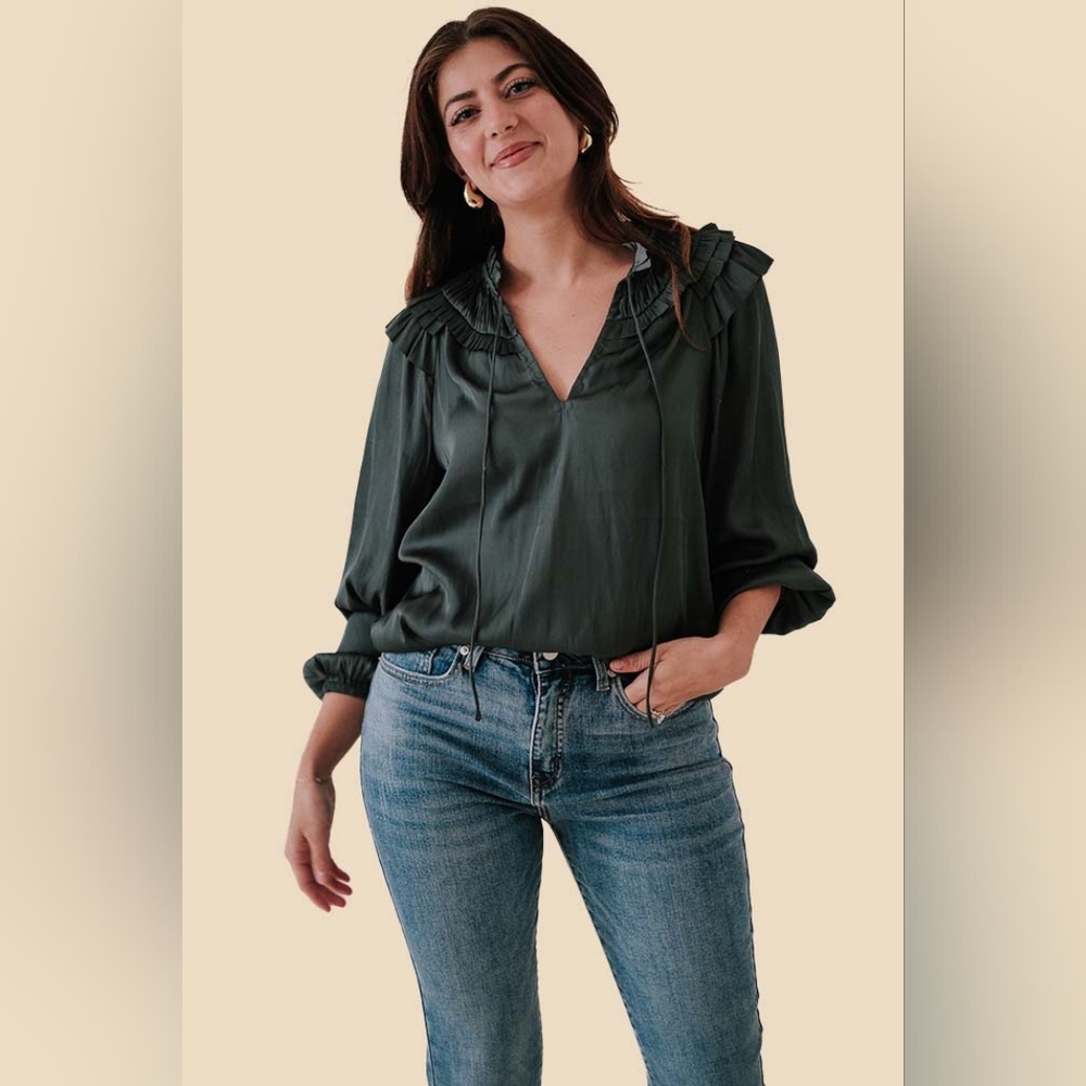 MSK SPLIT NECK TOP  NWT
